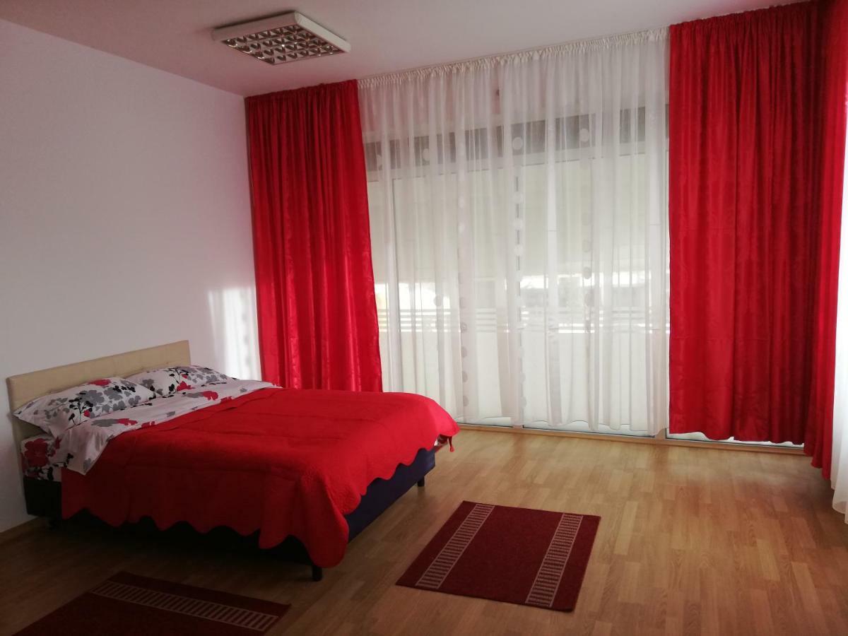 Pensiunea La Safari Târgu Neamț Exteriör bild