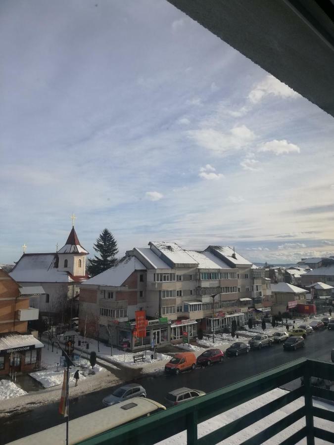 Pensiunea La Safari Târgu Neamț Exteriör bild