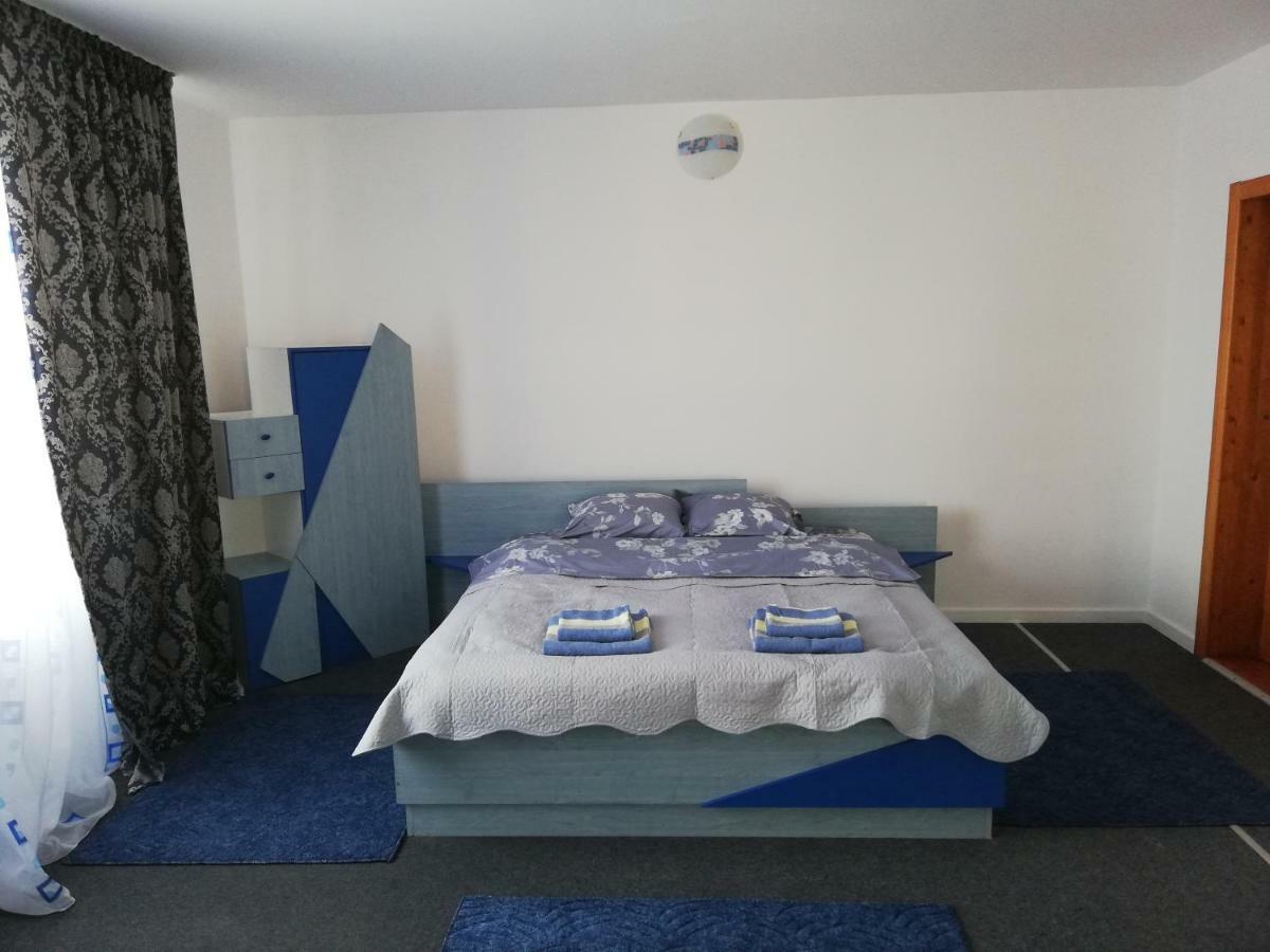 Pensiunea La Safari Târgu Neamț Exteriör bild