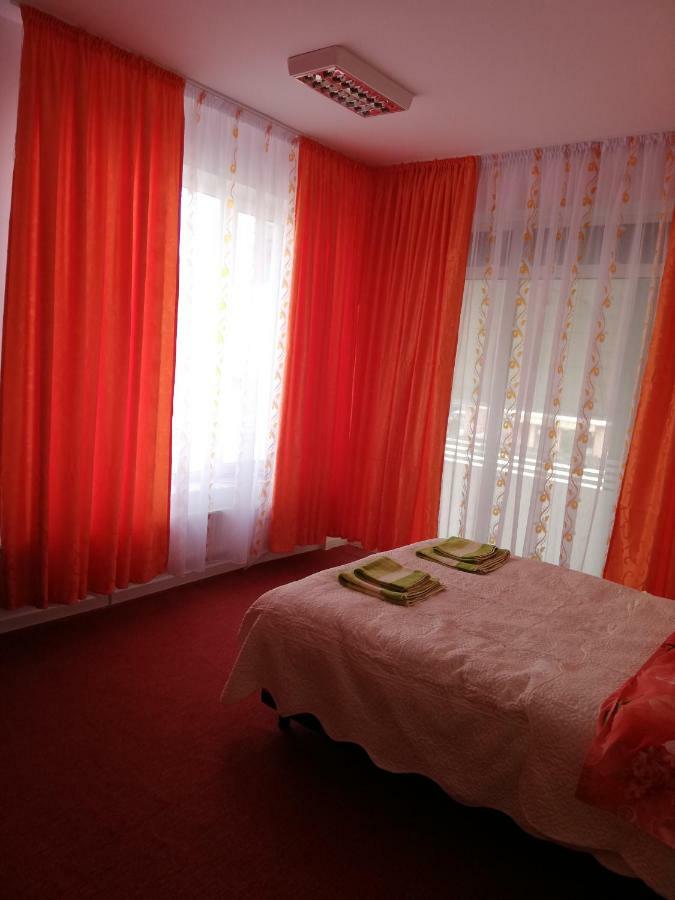 Pensiunea La Safari Târgu Neamț Exteriör bild