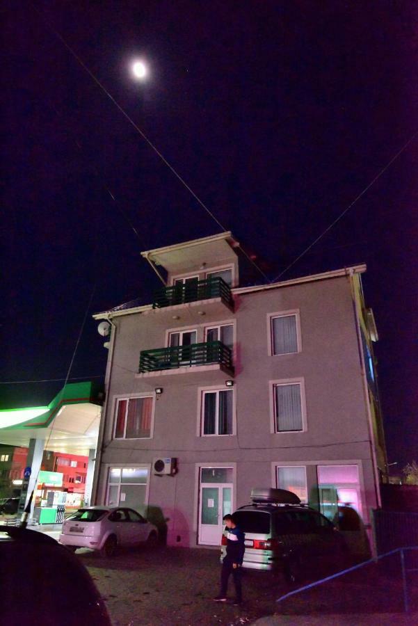 Pensiunea La Safari Târgu Neamț Exteriör bild