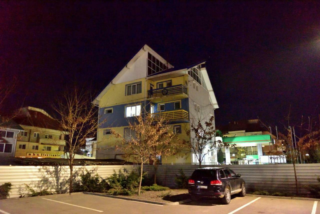 Pensiunea La Safari Târgu Neamț Exteriör bild