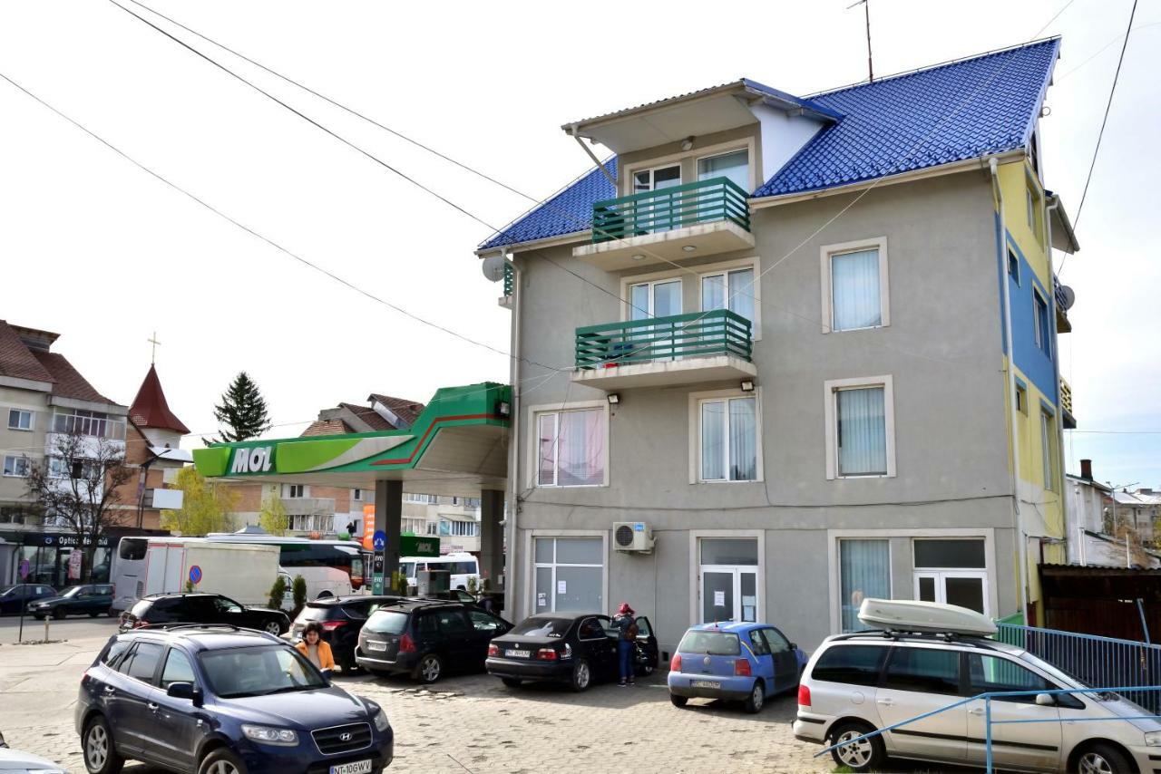Pensiunea La Safari Târgu Neamț Exteriör bild