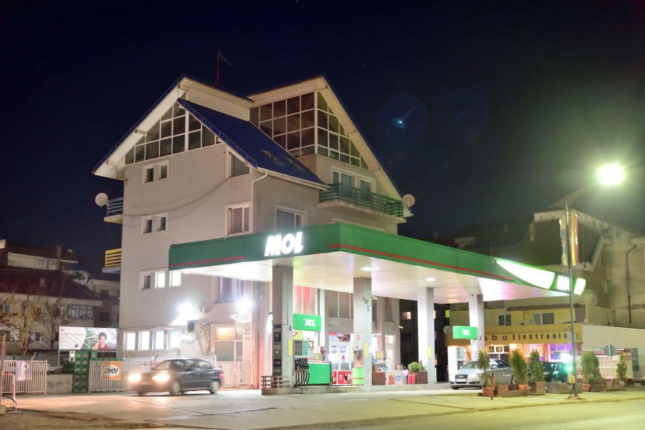 Pensiunea La Safari Târgu Neamț Exteriör bild