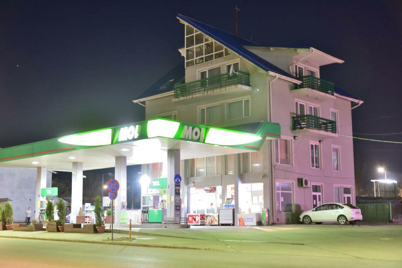 Pensiunea La Safari Târgu Neamț Exteriör bild